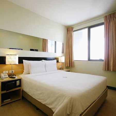 Go Hotels Iloilo Δωμάτιο φωτογραφία