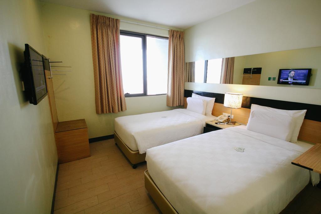 Go Hotels Iloilo Εξωτερικό φωτογραφία