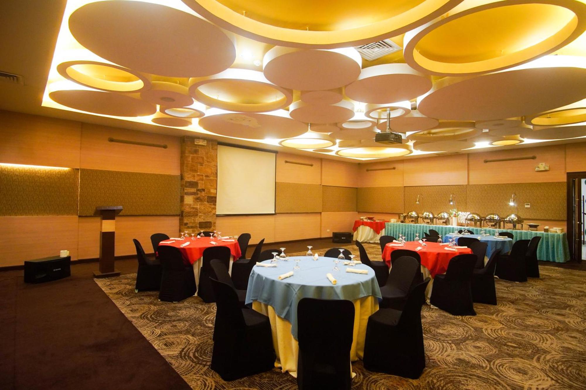 Go Hotels Iloilo Εξωτερικό φωτογραφία