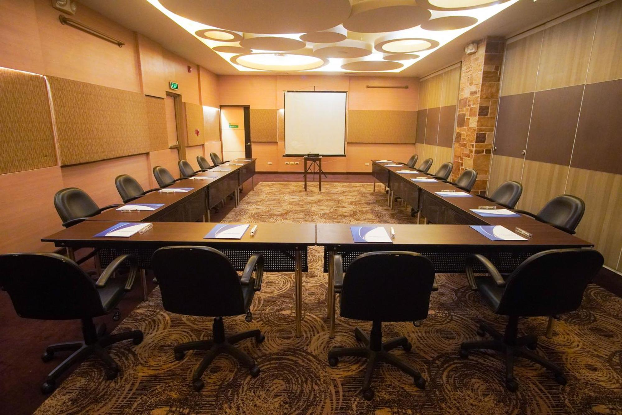Go Hotels Iloilo Εξωτερικό φωτογραφία