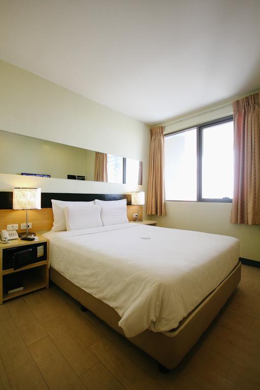Go Hotels Iloilo Δωμάτιο φωτογραφία