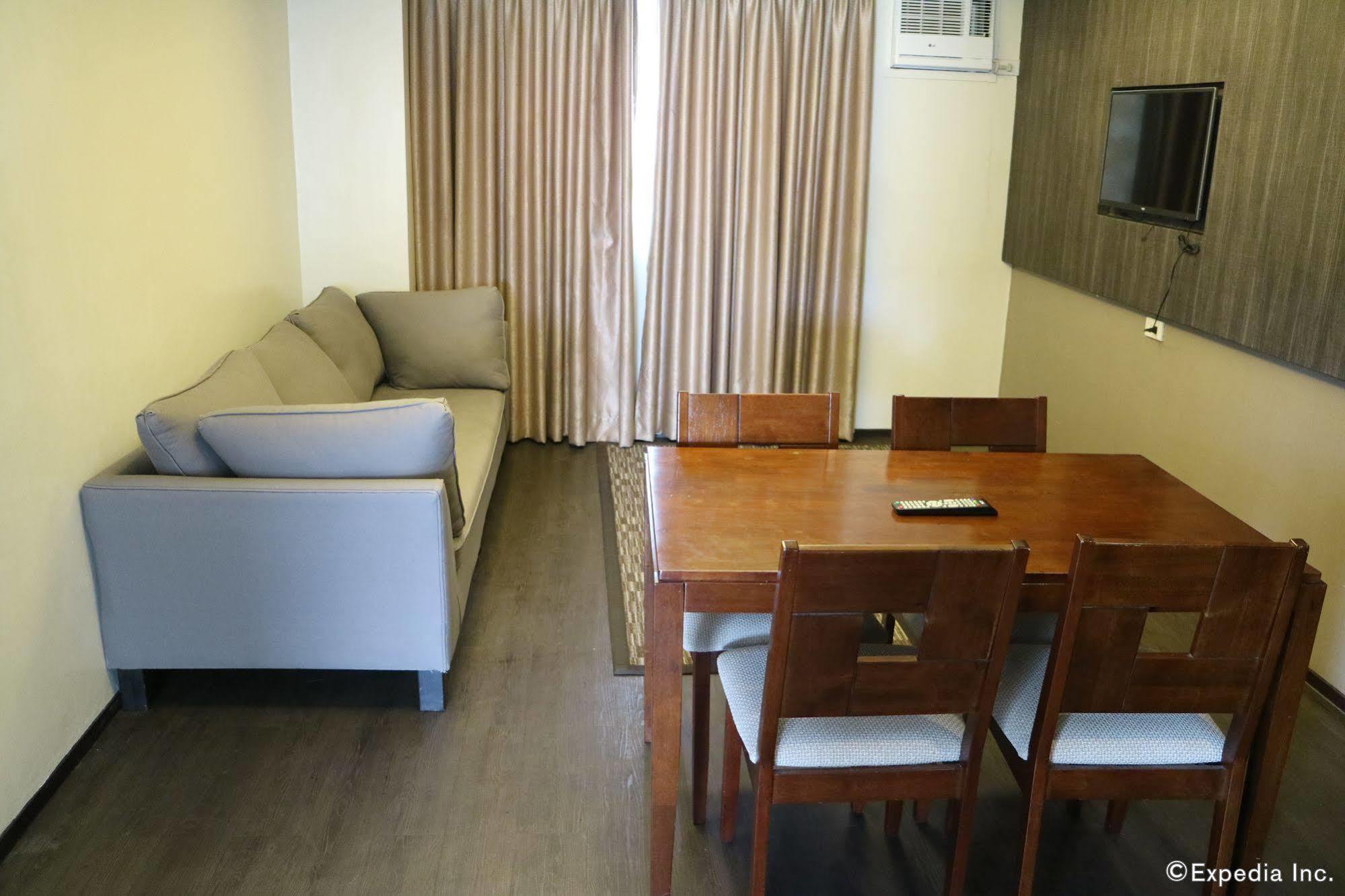 Go Hotels Iloilo Εξωτερικό φωτογραφία