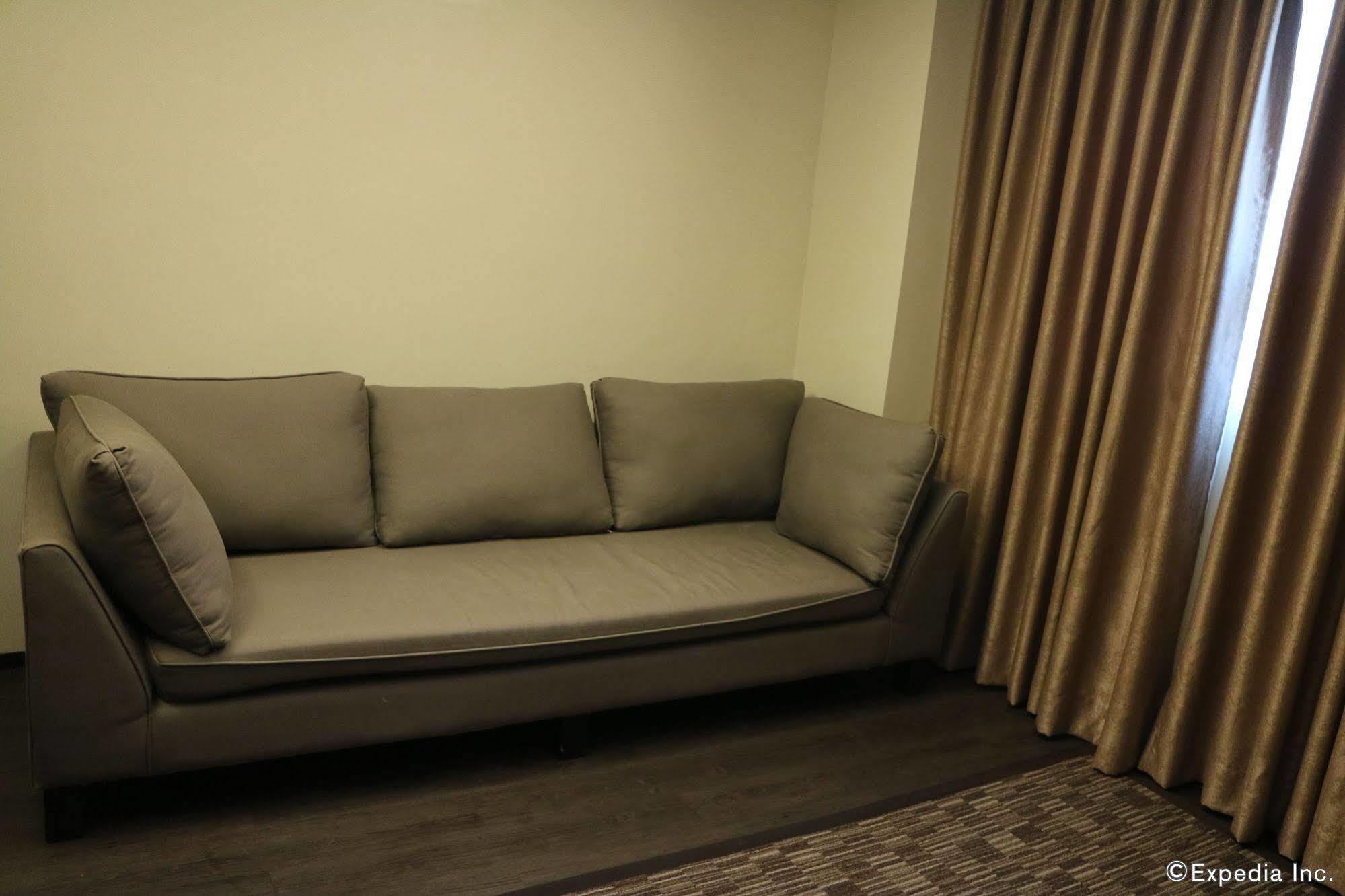 Go Hotels Iloilo Εξωτερικό φωτογραφία